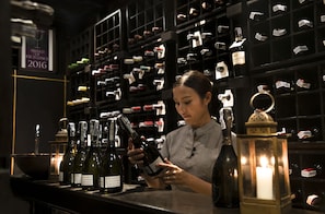 2 間餐廳；供應 早餐、午餐和晚餐
