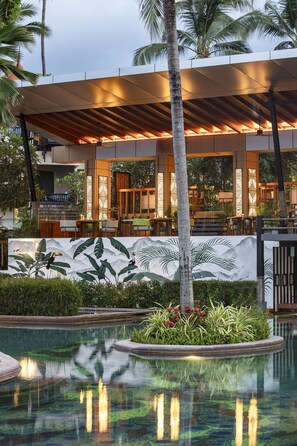 2 restaurants; breakfast, lunch and dinner served  - Anantara Bophut Koh Samui Resort (Koh Samui)