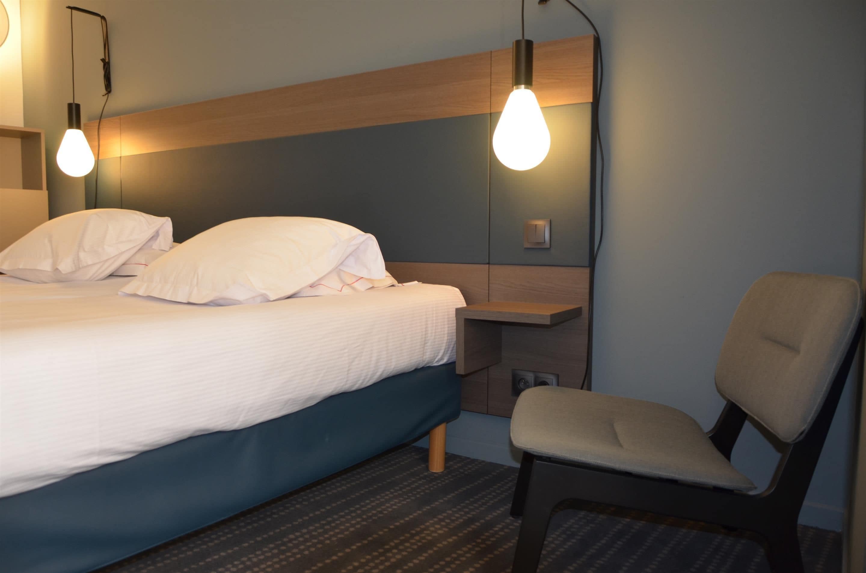 standard room, 1 double bed | premium bedding, desk, laptop workspace, blackout curtains