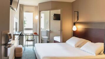 Habitación estándar, 1 cama doble | Ropa de cama de alta calidad y escritorio