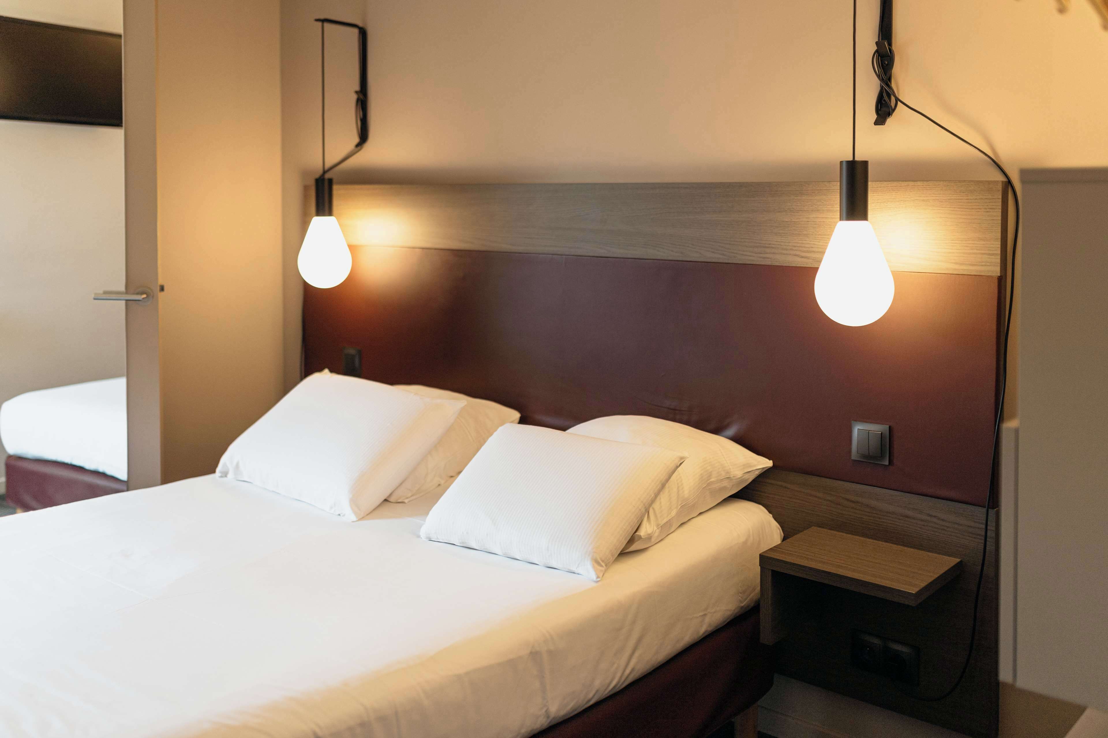 standard room, 1 double bed | premium bedding, desk, laptop workspace, blackout curtains