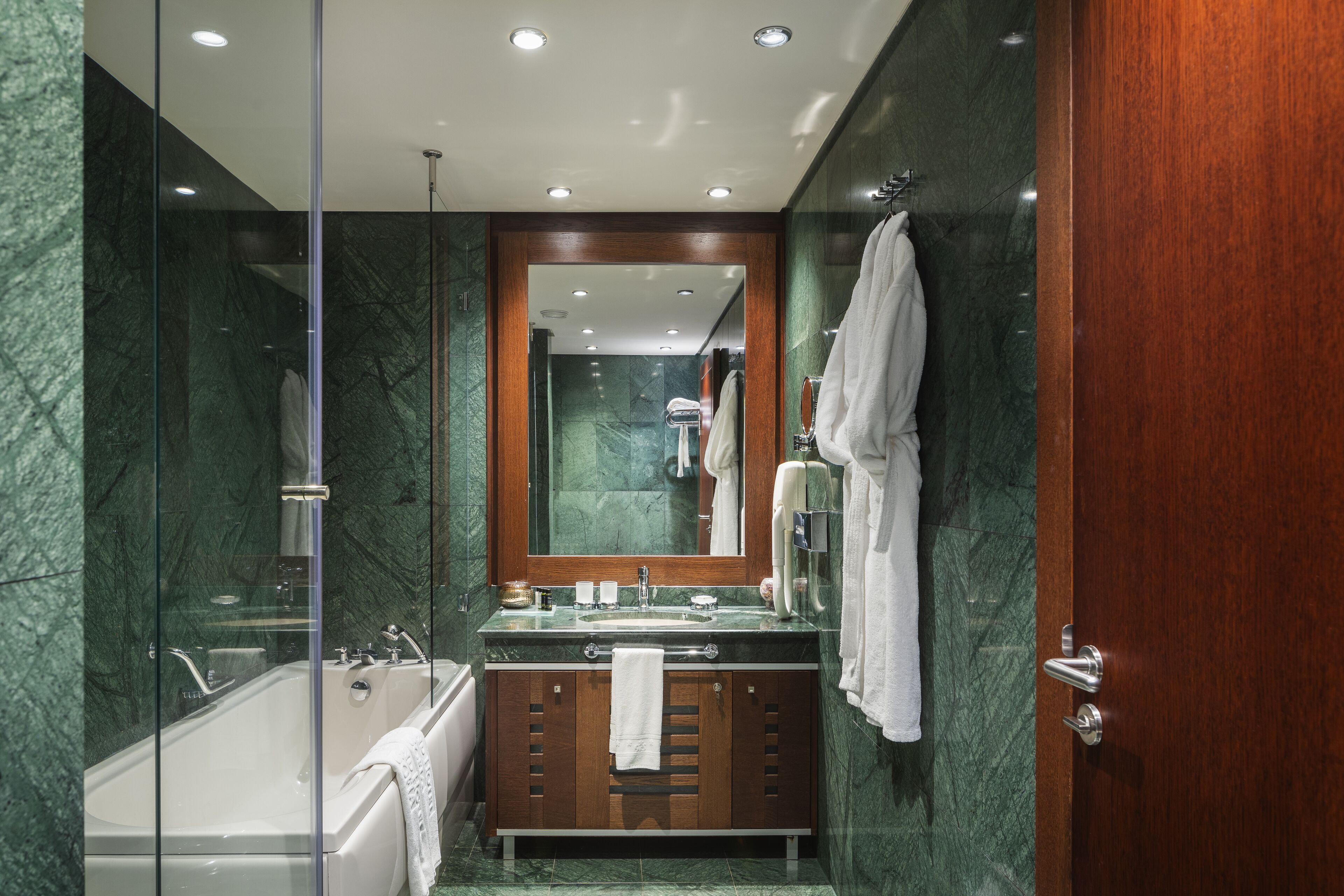 separate bathtub and shower, deep-soaking bathtub, free toiletries