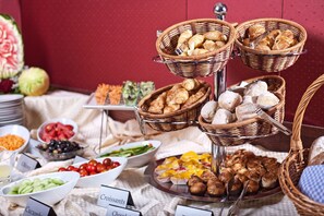 Buffet déjeuner (22 EUR par personne)