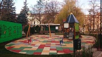 Zona de juegos infantil al aire libre
