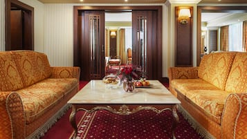 Grand Suite, lavish classical design with dazzling views | Hypo-allergenic bedding, minibar, in-room safe, desk