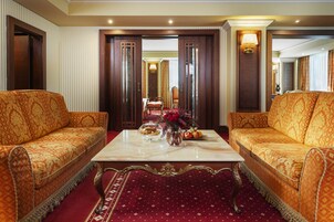 Grand Suite, lavish classical design with dazzling views | Hypo-allergenic bedding, minibar, in-room safe, desk