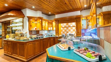 Daily buffet breakfast (EUR 16.5 per person)