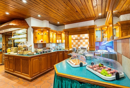 Daily buffet breakfast (EUR 16.5 per person)