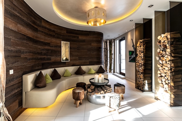 Sauna, Tiefengewebe-Massagen, Gesichtsbehandlungen, Reflexologie