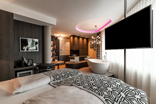 BLOCK Hotel & Living