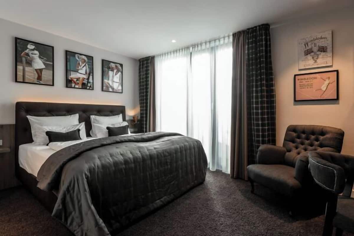 Minibar, in-room safe, individually decorated, individually furnished