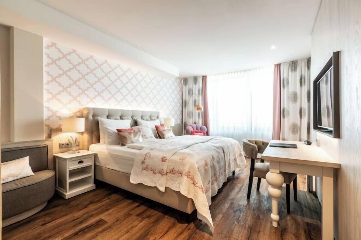 1 bedroom, minibar, in-room safe, individually decorated