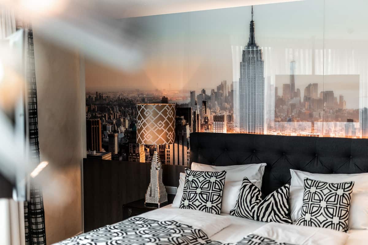 deluxe room | 1 bedroom, minibar, in-room safe, individually decorated