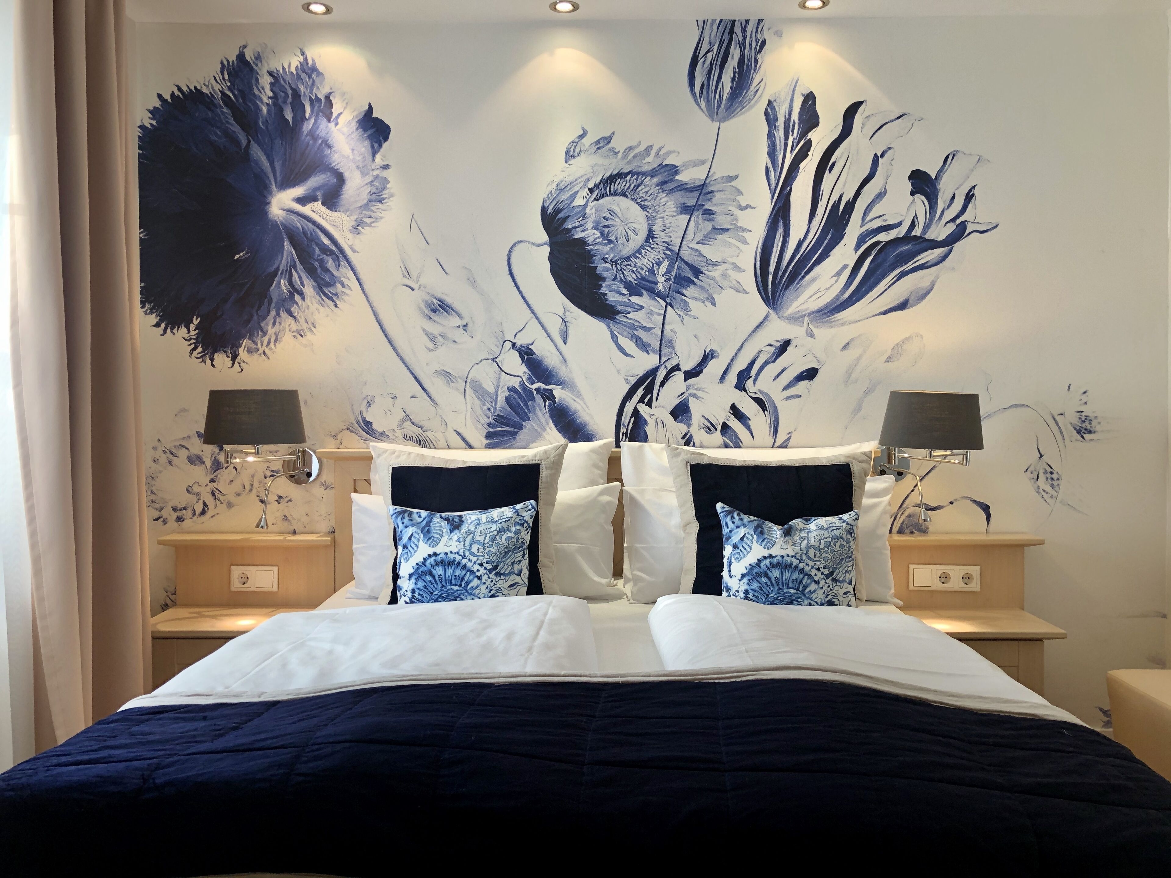 comfort room | 1 bedroom, minibar, in-room safe, individually decorated