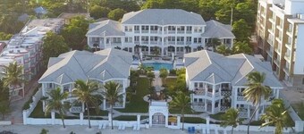 Grand Colony Island Villas