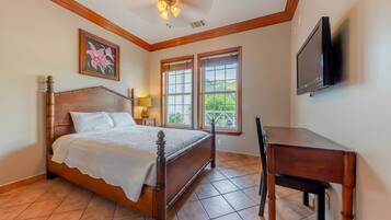 Villa, 3 slaapkamers, uitzicht op zwembad | Lakens van Egyptisch katoen, luxe beddengoed, pillowtop-bedden