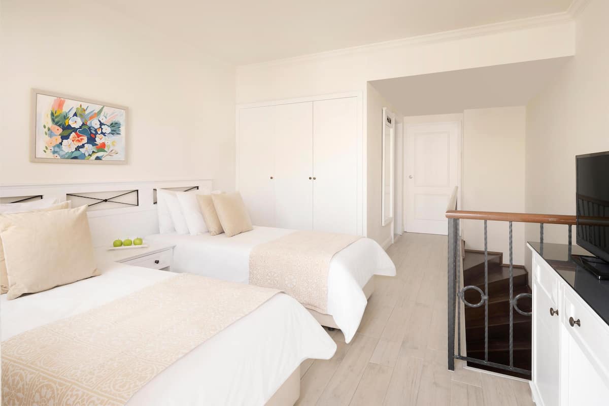 Family Duplex | Free minibar, in-room safe, desk, soundproofing