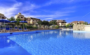 Seasonal outdoor pool - Colonna Beach Hotel Marinella (Golfo Aranci)