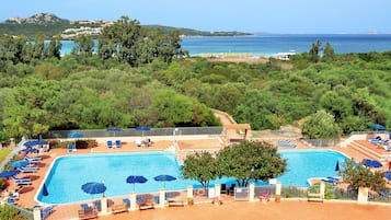 Piscine extérieure (ouverte en saison)