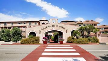 Fachada de la propiedad