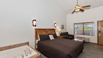 Premium kamer, 1 kingsize bed (Spa Room) | Een strijkplank/strijkijzer, gratis wifi, beddengoed