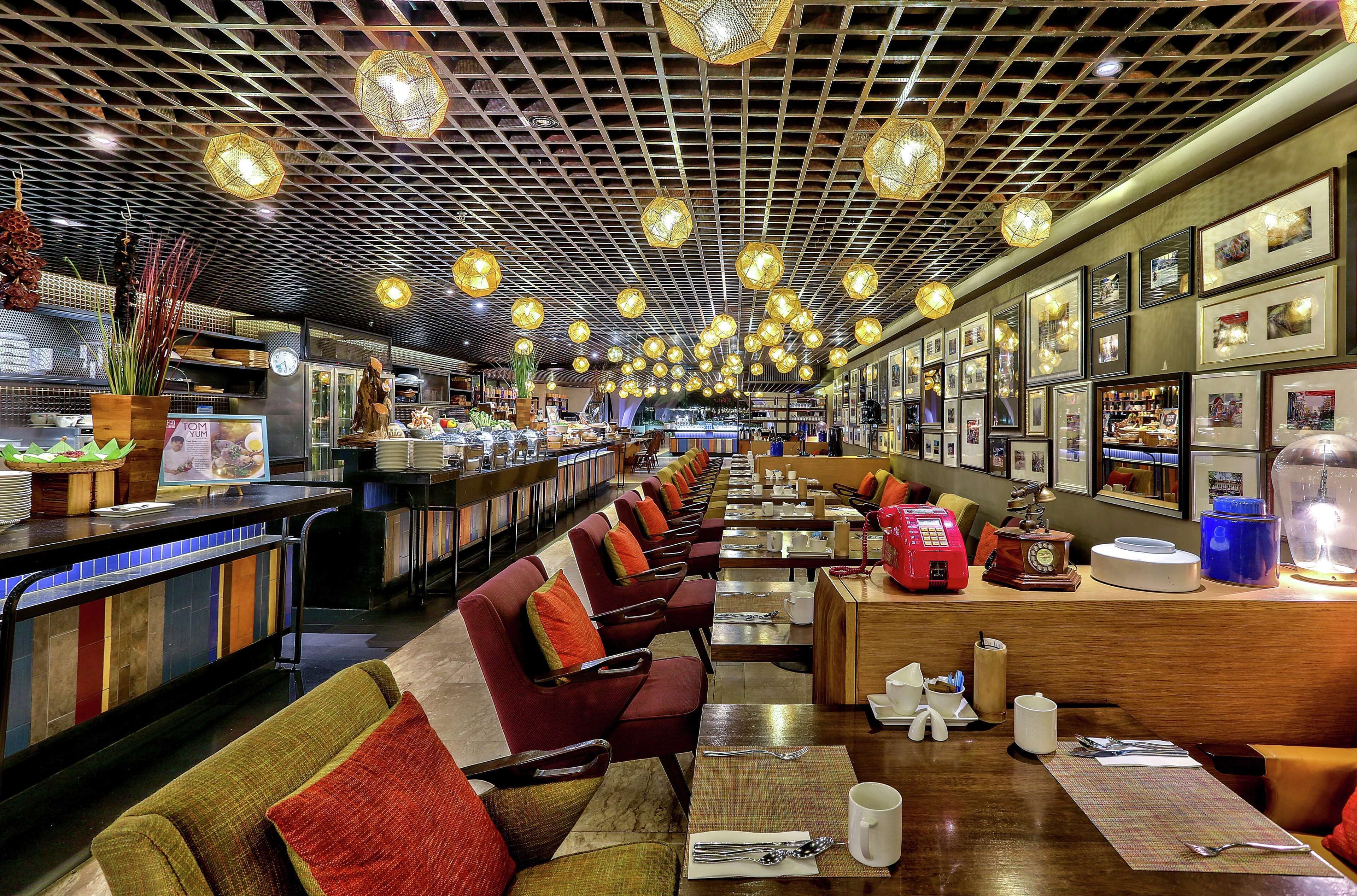 breakfast, lunch, dinner served; international cuisine