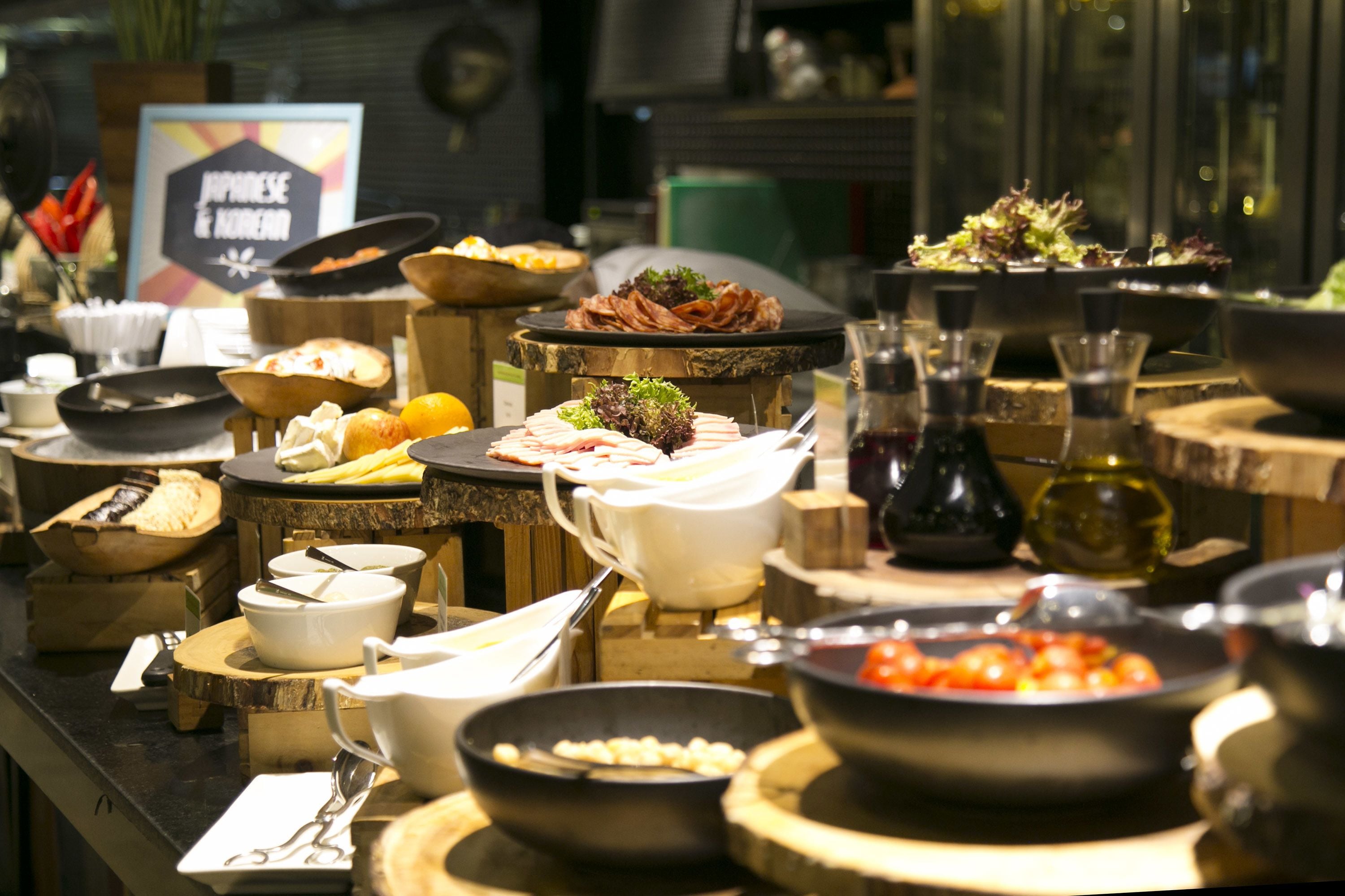 Dagelijks ontbijtbuffet (THB 665 per persoon)