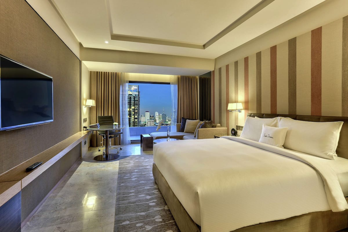 Superior Room, 1 King Bed | 1 bedroom, premium bedding, minibar, in-room safe