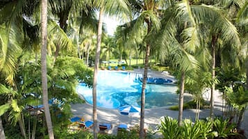 Outdoor pool, pool umbrellas