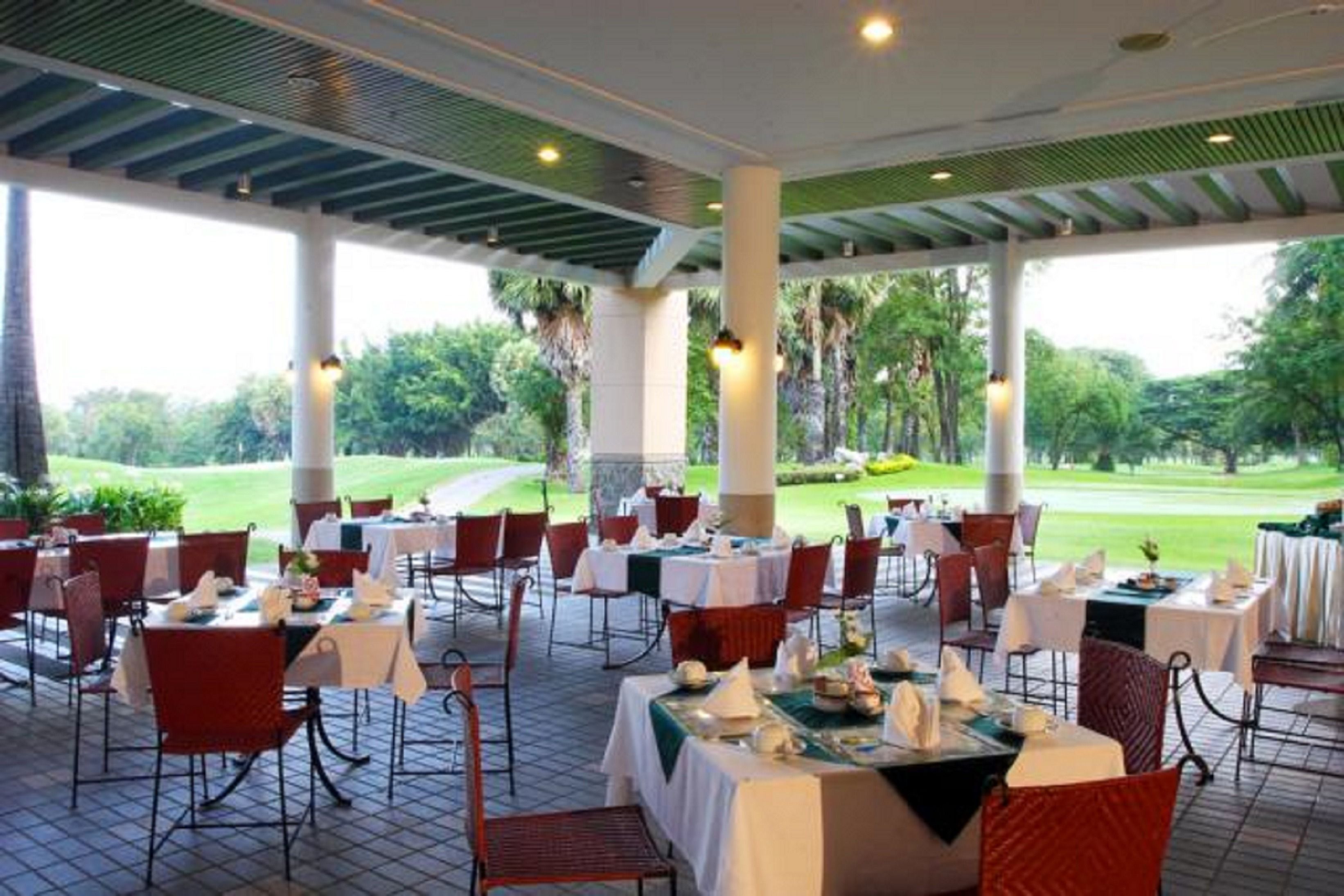 2 restaurants; breakfast, lunch and dinner served 