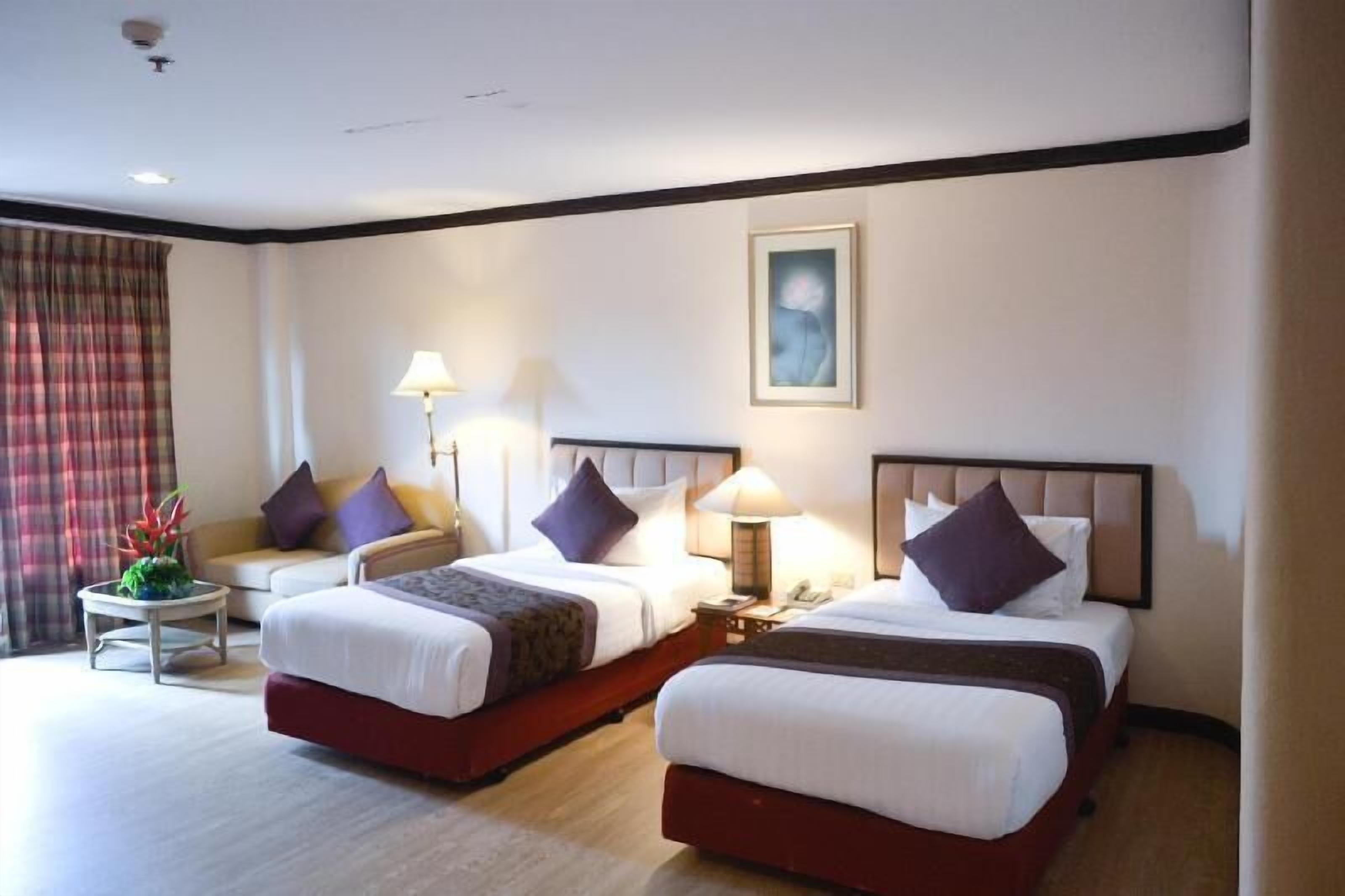 Ropa de cama de alta calidad, minibar, escritorio y cortinas blackout 