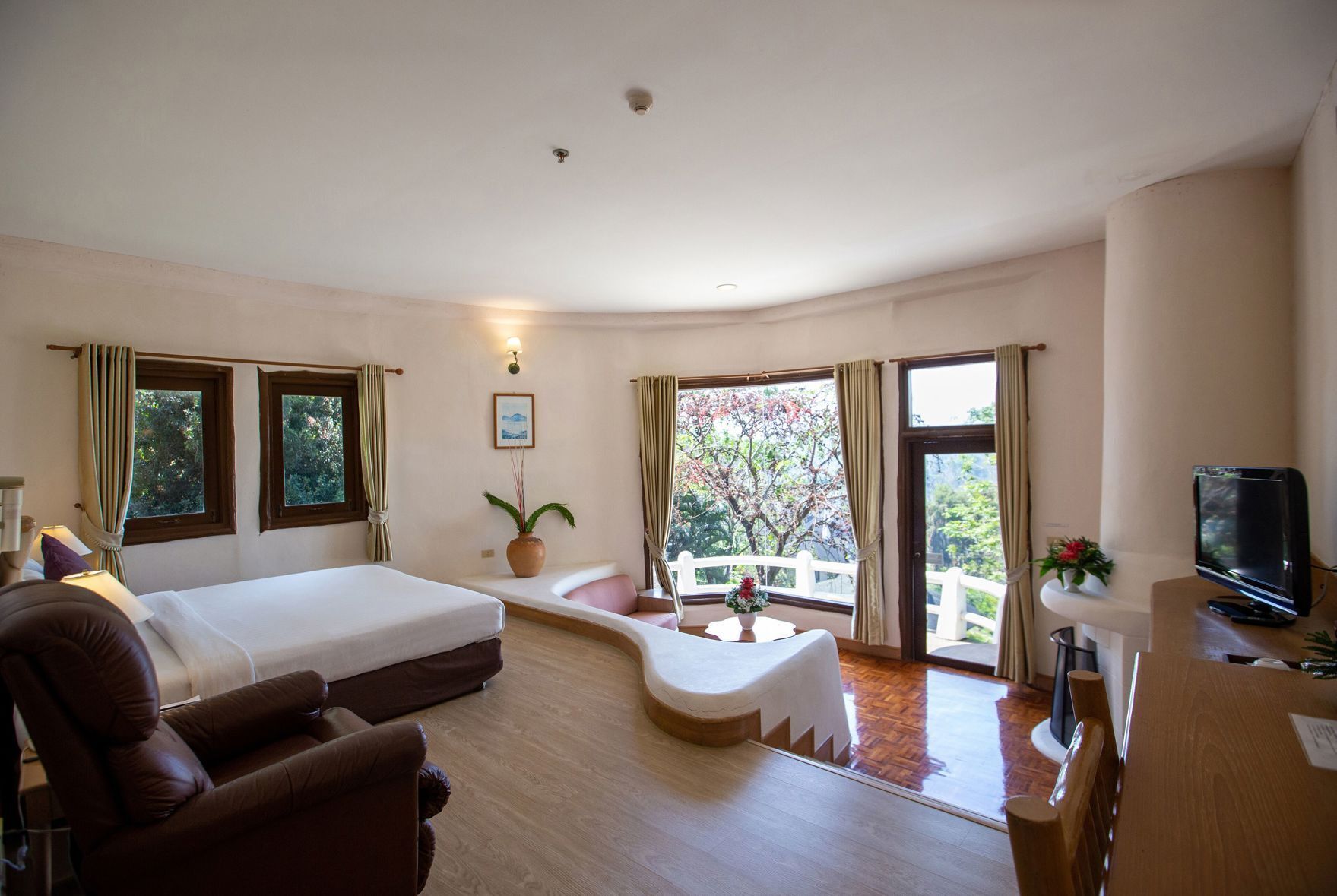 Ropa de cama de alta calidad, minibar, escritorio y cortinas blackout 