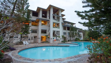 Outdoor pool, open 7:00 AM to 7:00 PM, pool loungers