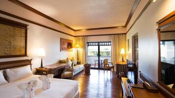 Minibar, desk, blackout curtains, free WiFi