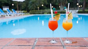 Outdoor pool - Imperial Golden Triangle Resort, Chiang Rai (Chiang Saen)