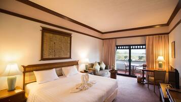 Minibar, desk, blackout curtains, free WiFi