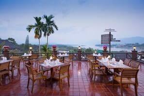 供應早餐及晚餐