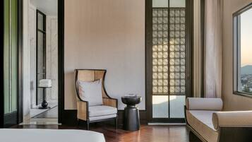 1 bedroom, premium bedding, minibar, in-room safe