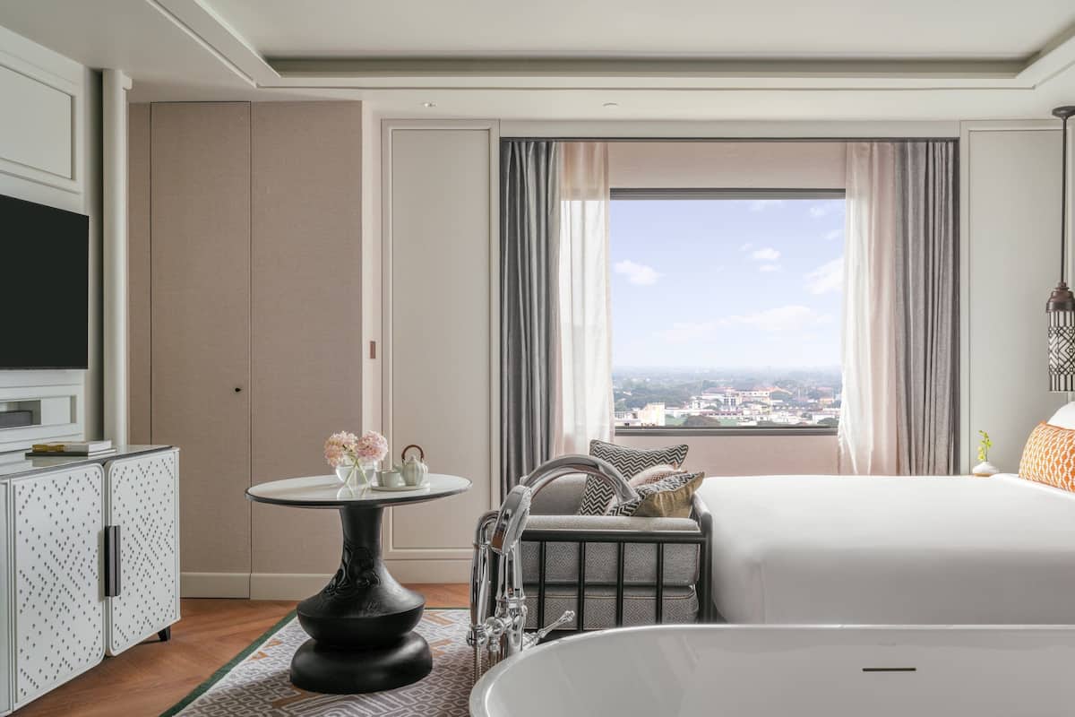 Premium bedding, minibar, in-room safe, laptop workspace