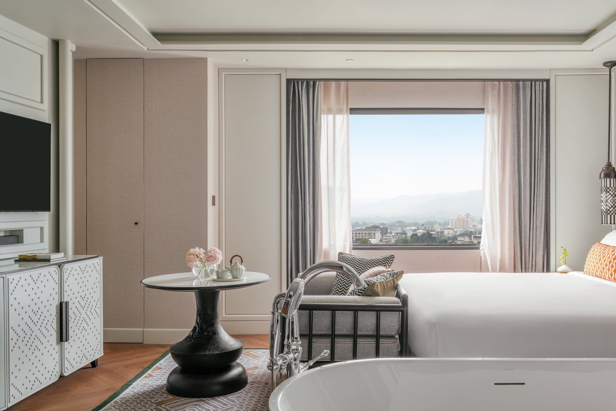 Classic-Zimmer, 1 King-Bett, Bergblick