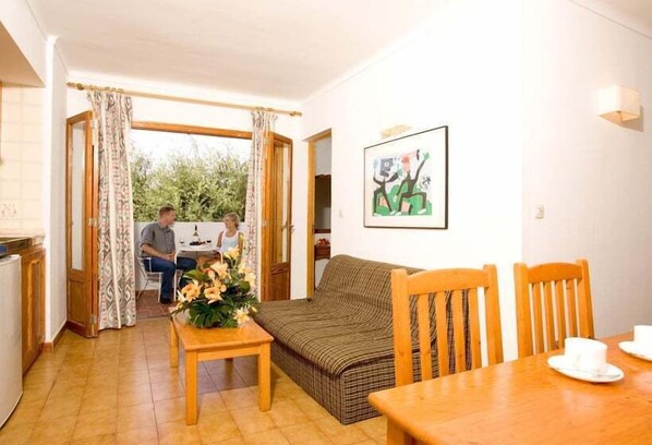 Standard Apartment, 1 Bedroom | 1 bedroom, in-room safe, free cribs/infant beds