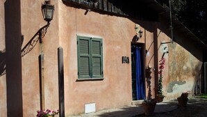Front of property - Rodrigo de Vivar (Rome)