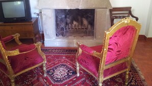 Fireplace - Rodrigo de Vivar (Rome)