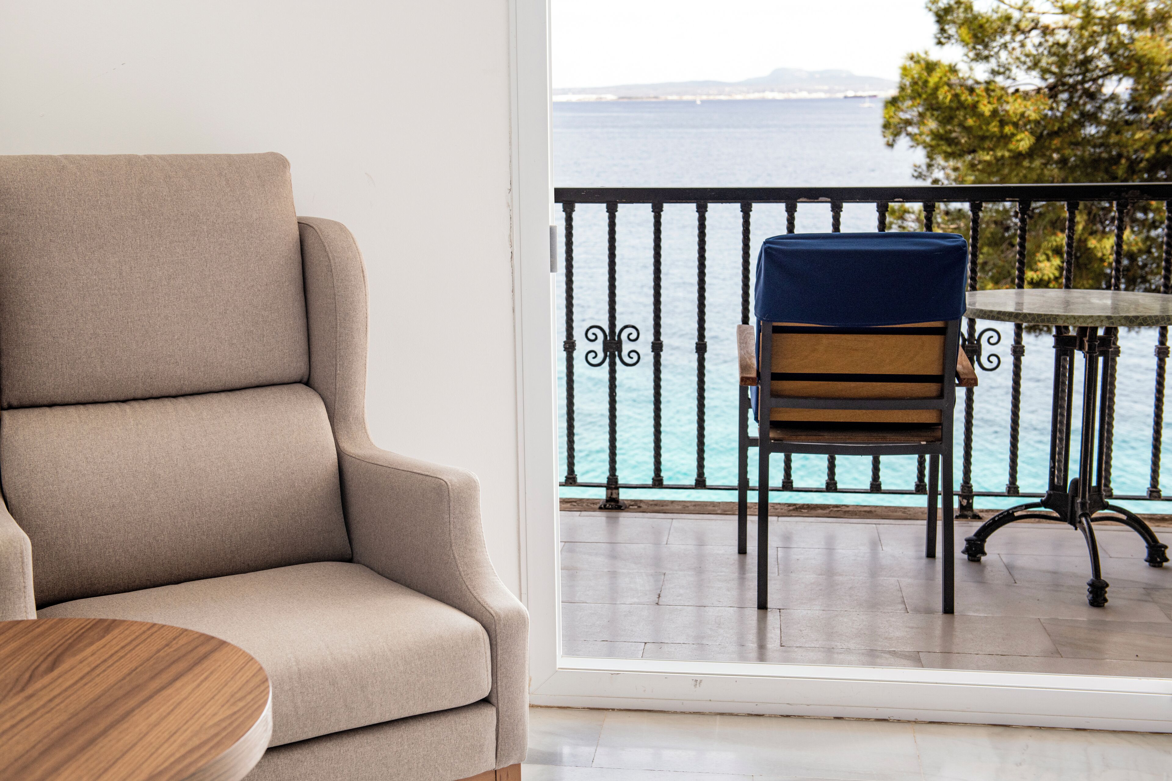 24-inch flat-screen tv with satellite channels, tv