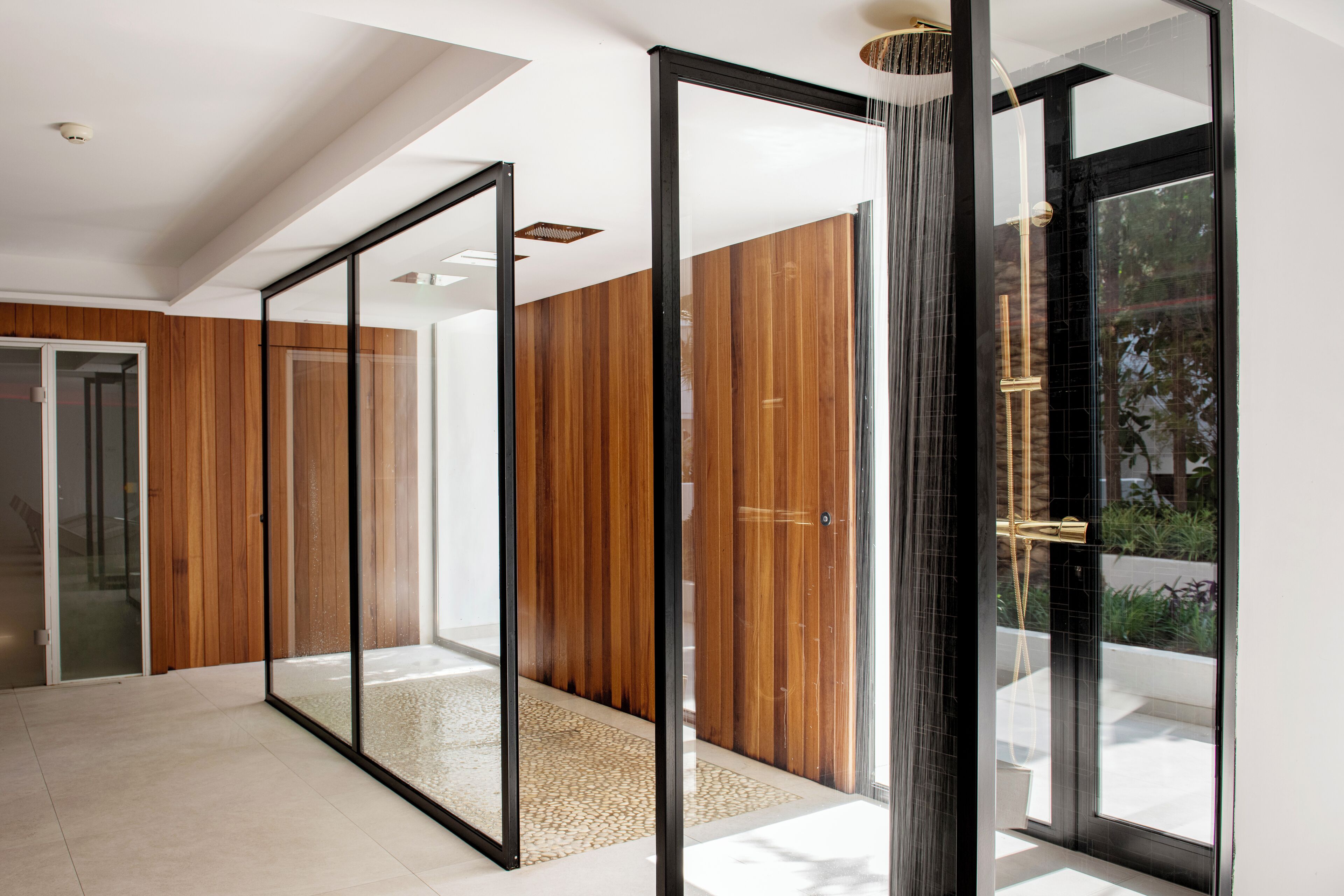 couples treatment room(s), sports massages, massages on the beach