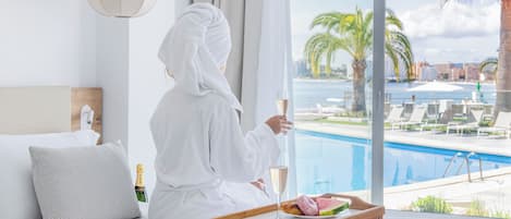 Coffres-forts dans les chambres, bureau, rideaux occultants