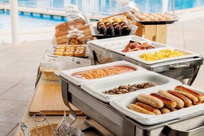 Bữa sáng buffet hàng ngày với phụ phí nhỏ 