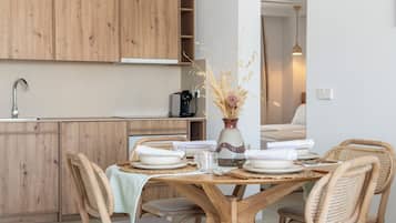 Full-size fridge, microwave, stovetop, coffee/tea maker