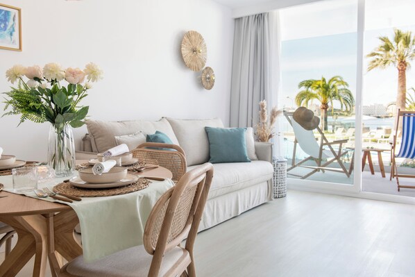 TV 24 polegadas com canais via satélite, mesa de pingue-pongue