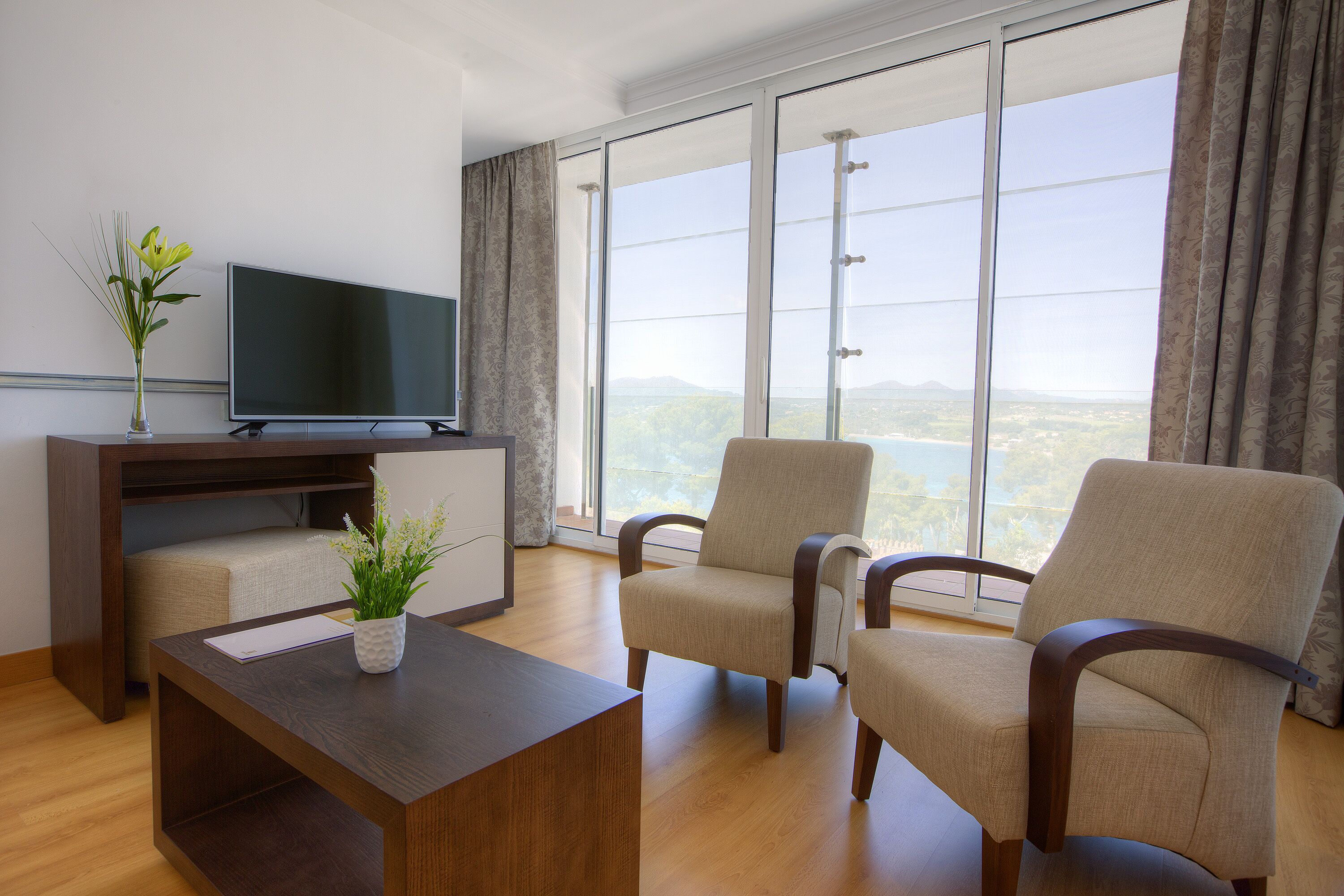 minibar, in-room safe, desk, soundproofing